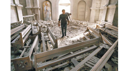 教堂內部損毀嚴重。（美聯社圖片）