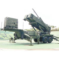 台軍出動防空導彈追蹤監視解放軍。圖為過往展出的導彈車。