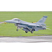 F16V戰機起飛。