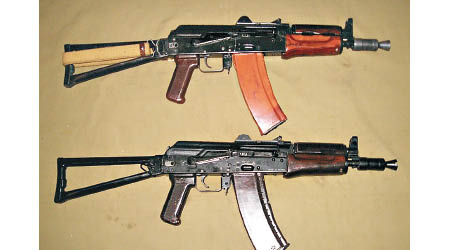 男子轉售仿真槍被控。圖為AK74U步槍。
