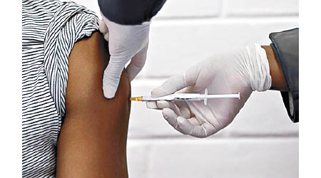 強生上月展開疫苗第三期臨床試驗。（美聯社圖片）