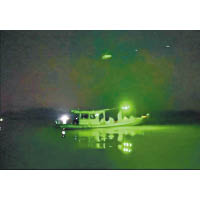 異象有指是緬甸漁船（圖）以綠光燈誘捕魷魚而成。