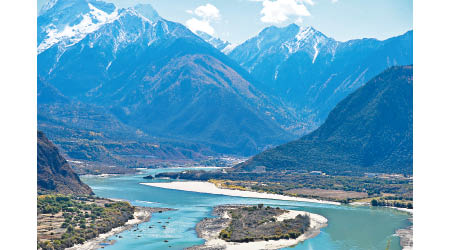 雅魯藏布大峽谷被列為5A級景區。