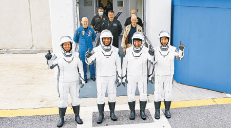 太空人早前為任務綵排。（美聯社圖片）