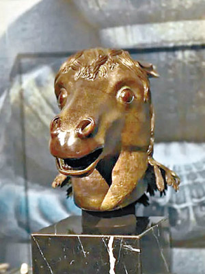 馬首銅像