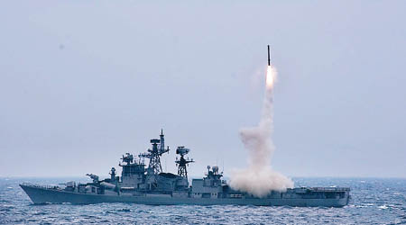 印度驅逐艦試射超音速反艦導彈。
