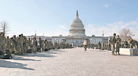 國會前有國民警衞軍駐守。