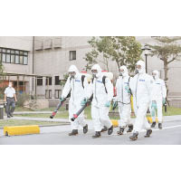化學兵出動消毒醫院範圍。