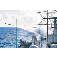 南海頻繁角力：解放軍南海艦隊早前進行實彈射擊訓練。