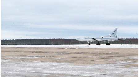 俄羅斯22M3轟炸機起飛。