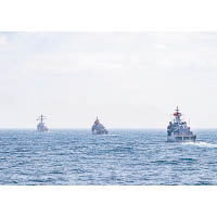 波特號（左）、奧魯奇雷斯號（中）及圖爾古特雷斯號（右）在黑海航行。