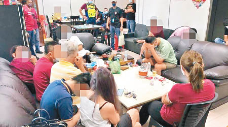 檳城警方掃蕩非法賭檔，多名陸港台人士因非法聚賭被捕。