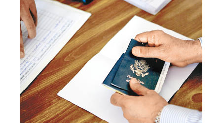 有人權組織要求在護照等聯邦身份證明文件和紀錄中，增加性別中立的選項。
