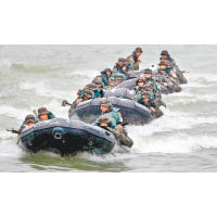 台軍：海軍陸戰隊演練搶灘登陸作戰。