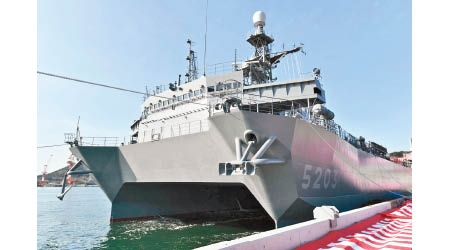 日自衞隊音響測定艦安藝號服役。