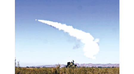 解放軍試射紅旗17AE防空導彈。