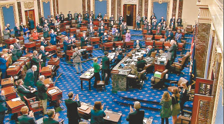 參議院表決前，經過逾25小時協商。