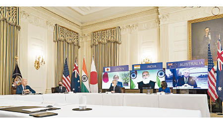 拜登（左）與菅義偉、莫迪及莫里森舉行視像會議。