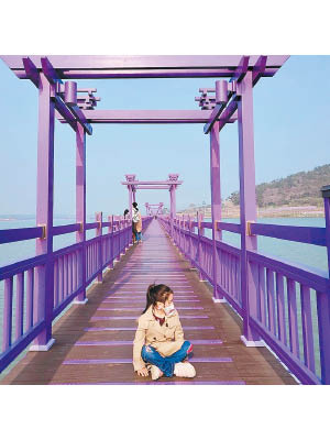紫橋是遊客必到打卡之處。
