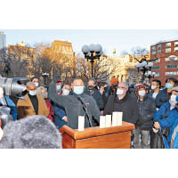 紐約民眾參與反歧視亞裔集會。（中新社圖片）