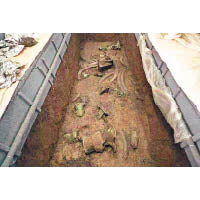 三星堆遺址發現多個祭祀坑。