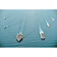 美軍編隊在南海巡航。