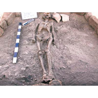 遺址內埋葬的人類骸骨。