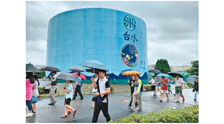 台灣自來水公司駁錯水喉，導致有市民飲用地下水多年。