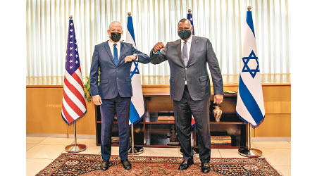 以色列防長甘茨（左）與美國防長奧斯汀（右）會面並討論中東局勢。