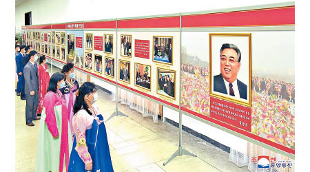 平壤人民文化宮舉辦圖片展。