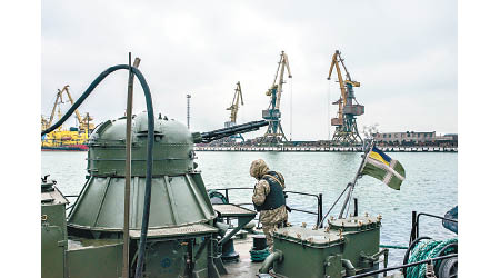 烏克蘭海軍巡邏船停泊在馬里烏波爾港口。
