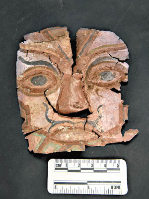 皮央東嘎遺址考古前期出土的面飾。（中新社圖片）