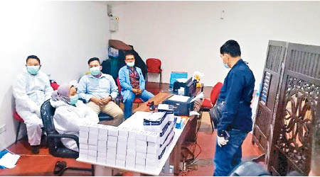 警方拘捕多名醫療公司員工。