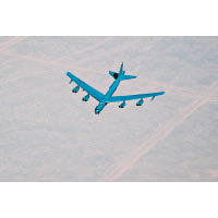 美軍B52遠程轟炸機到阿富汗為地面部隊提供空中掩護。