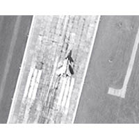 衞星圖片顯示，殲20在鞍山機場跑道滑行。