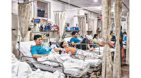印度疫情仍然嚴重，醫院病床爆滿。