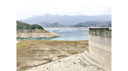 台南的曾文水庫蓄水率嚴重不足。