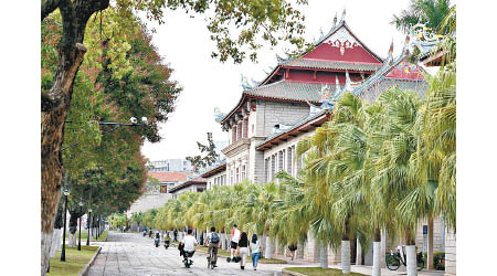 有旅行社推出「廈大校園遊」。