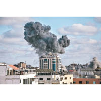 加薩：加薩有建築物冒出濃煙。