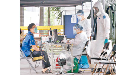 台灣確診人數持續急升，當局加強檢測工作。（中時電子報圖片）