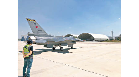 F16 Block 30戰機完成升級後，由空軍機師試飛測試。