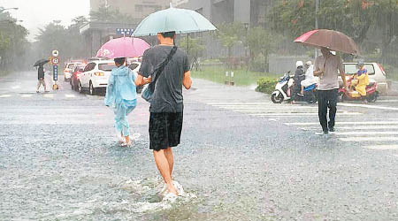 氣象局預計周六起，局部地區將會有大雨。（中時電子報圖片）