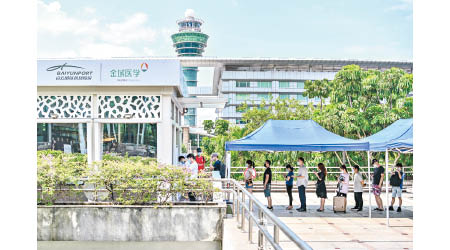 廣州白雲機場增設核酸檢測站。