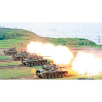 台灣陸軍的M60A3坦克向目標開火。