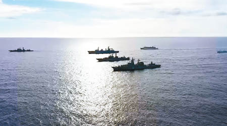 俄羅斯艦艇在太平洋中部演習。