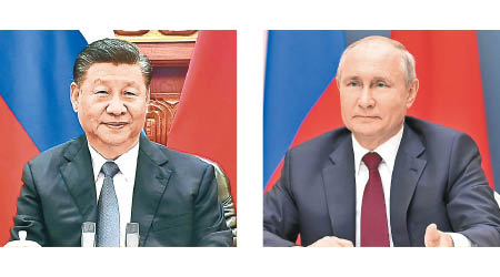 習近平（左）與普京（右）舉行視像會議。