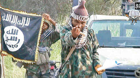 謝卡烏（右）被伊斯蘭國西非省擊斃。