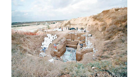 化石在內謝爾‧拉姆拉遺址挖出。