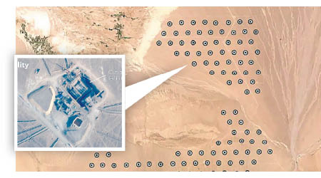 美媒指中國在沙漠地區建造發射井（小圖）。