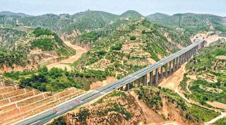 延黃高速公路正式開通。
